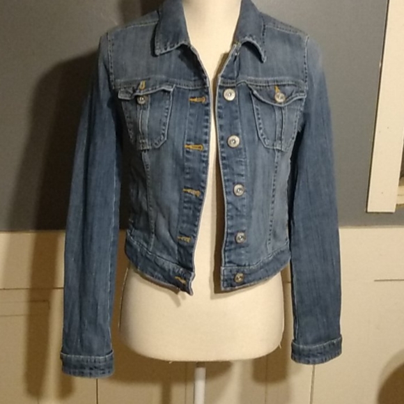 Elle Jackets & Blazers - 🔴 6/$15 Elle jean jacket